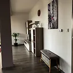 Cozy Residental דירה קושיצה